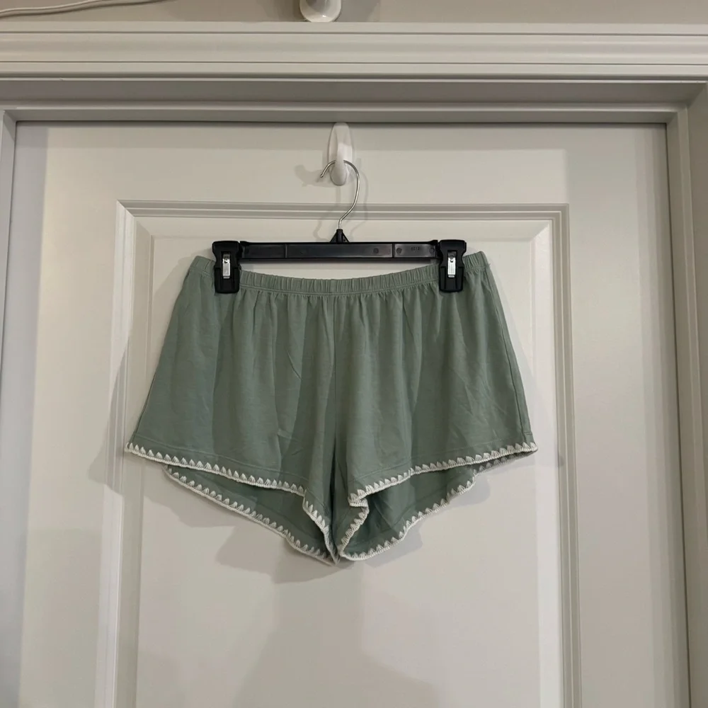 Eberjey Frida Tencel Modal Whipstitch Shortie PJ Pajamas in Eucalyptus Ivory - Picture 3 of 9